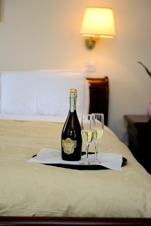Ashbrook Arms Townhouse And Restaurant Hotell Durrow Rum bild